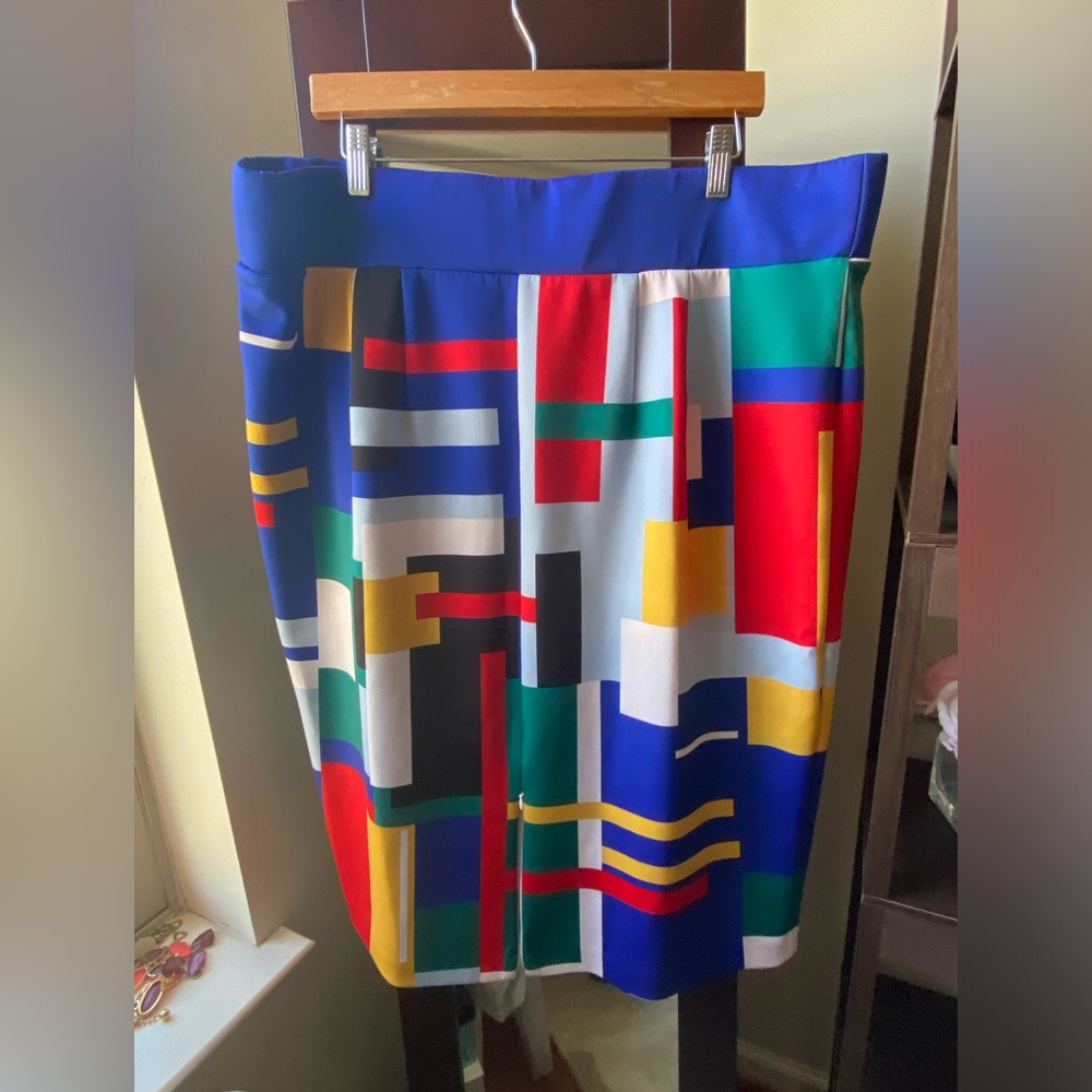 Eloquii abstract print pencil skirt with adjustable back slit. Like new!